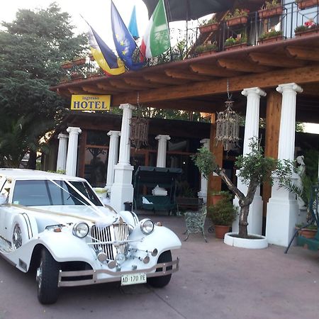 Hotel Chopin Фиумичино Екстериор снимка