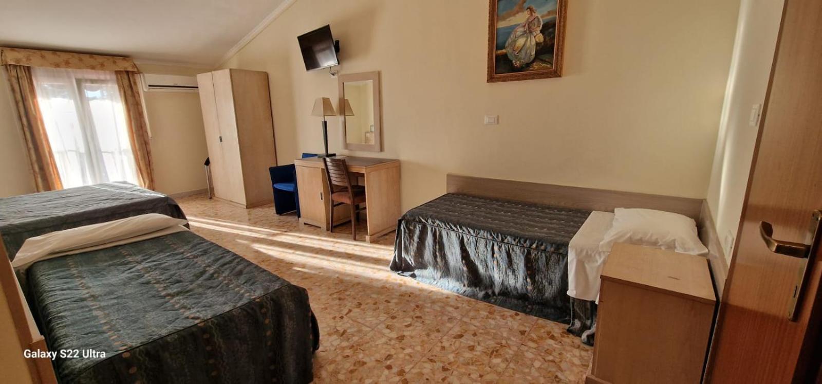 Hotel Chopin Фиумичино Екстериор снимка