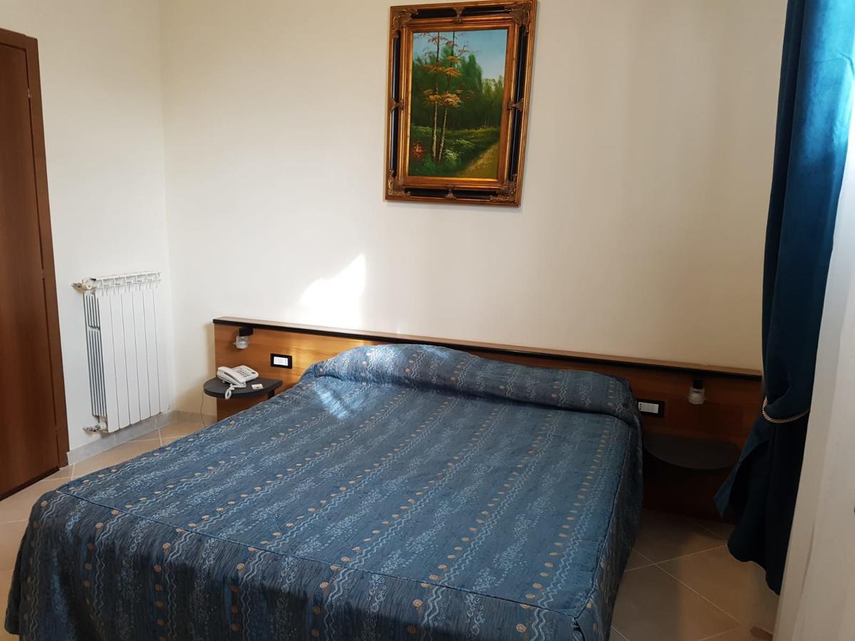 Hotel Chopin Фиумичино Екстериор снимка
