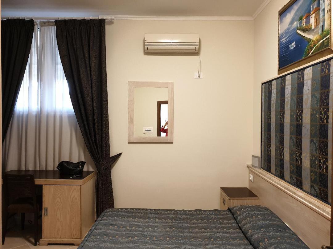 Hotel Chopin Фиумичино Екстериор снимка