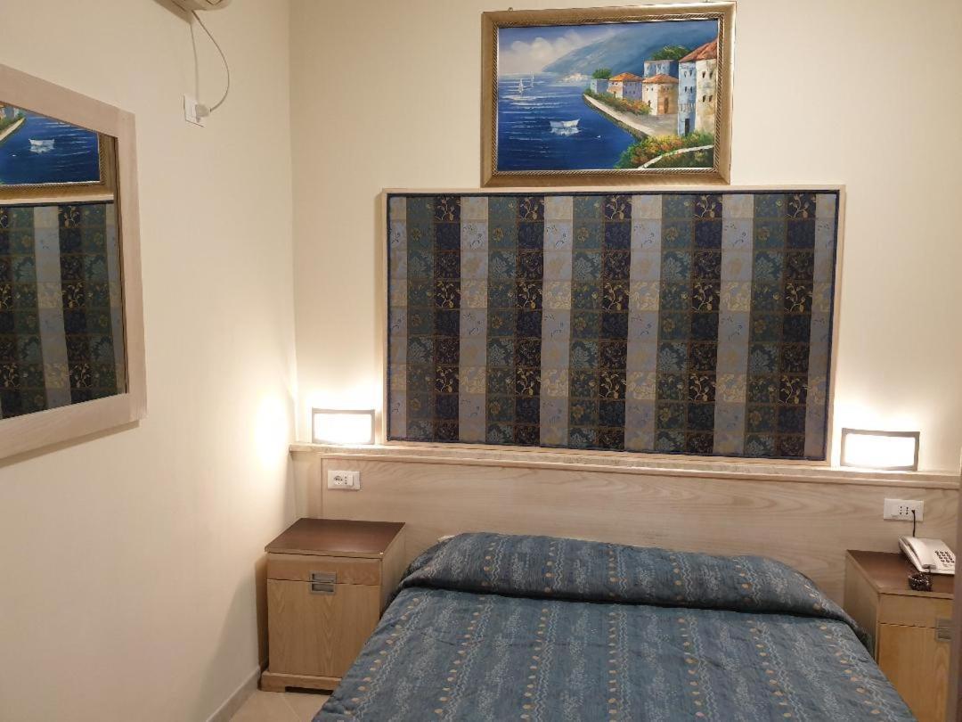 Hotel Chopin Фиумичино Екстериор снимка
