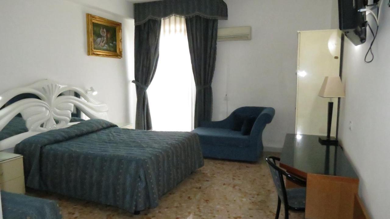 Hotel Chopin Фиумичино Екстериор снимка