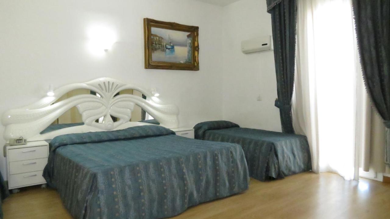 Hotel Chopin Фиумичино Екстериор снимка