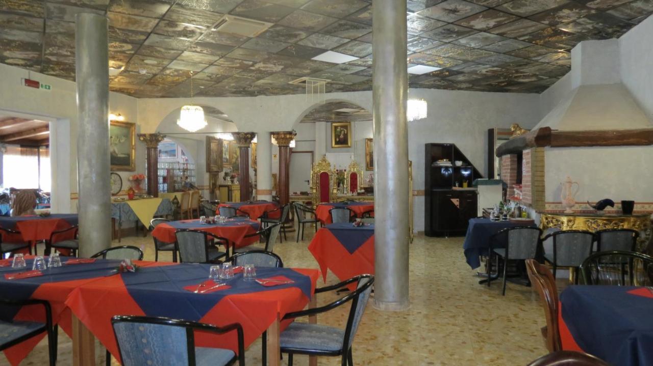 Hotel Chopin Фиумичино Екстериор снимка