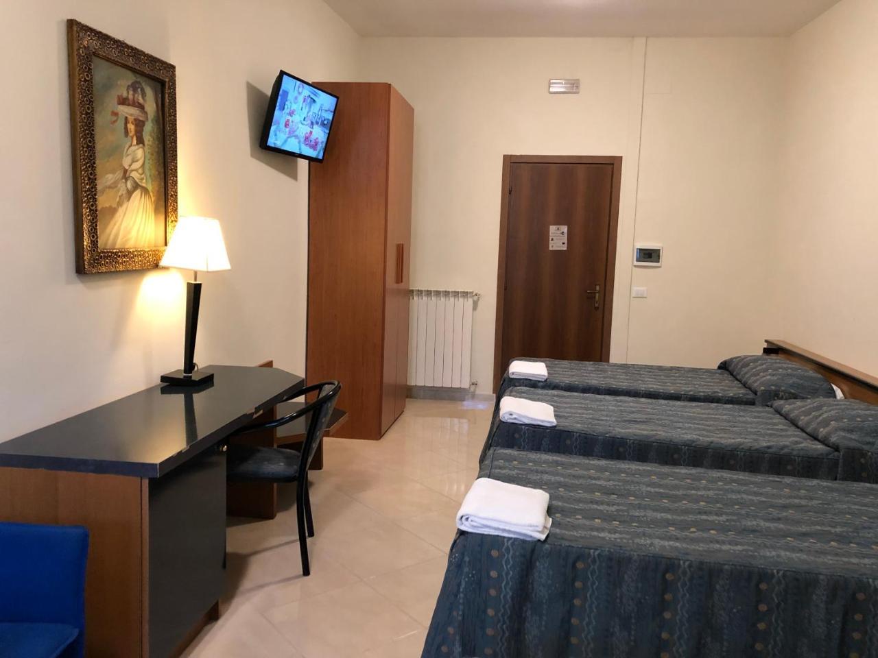 Hotel Chopin Фиумичино Екстериор снимка