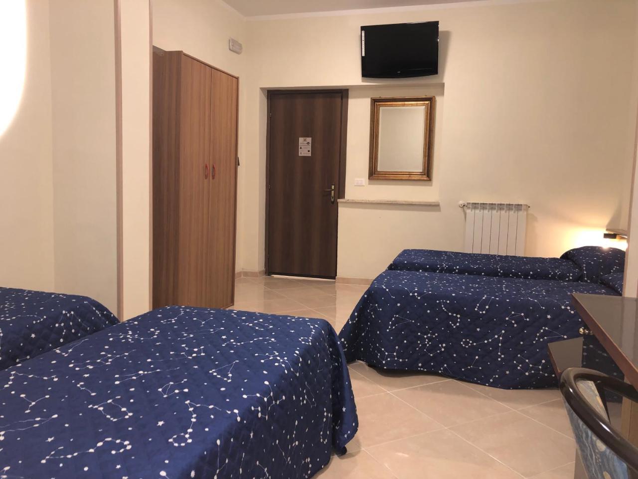 Hotel Chopin Фиумичино Екстериор снимка