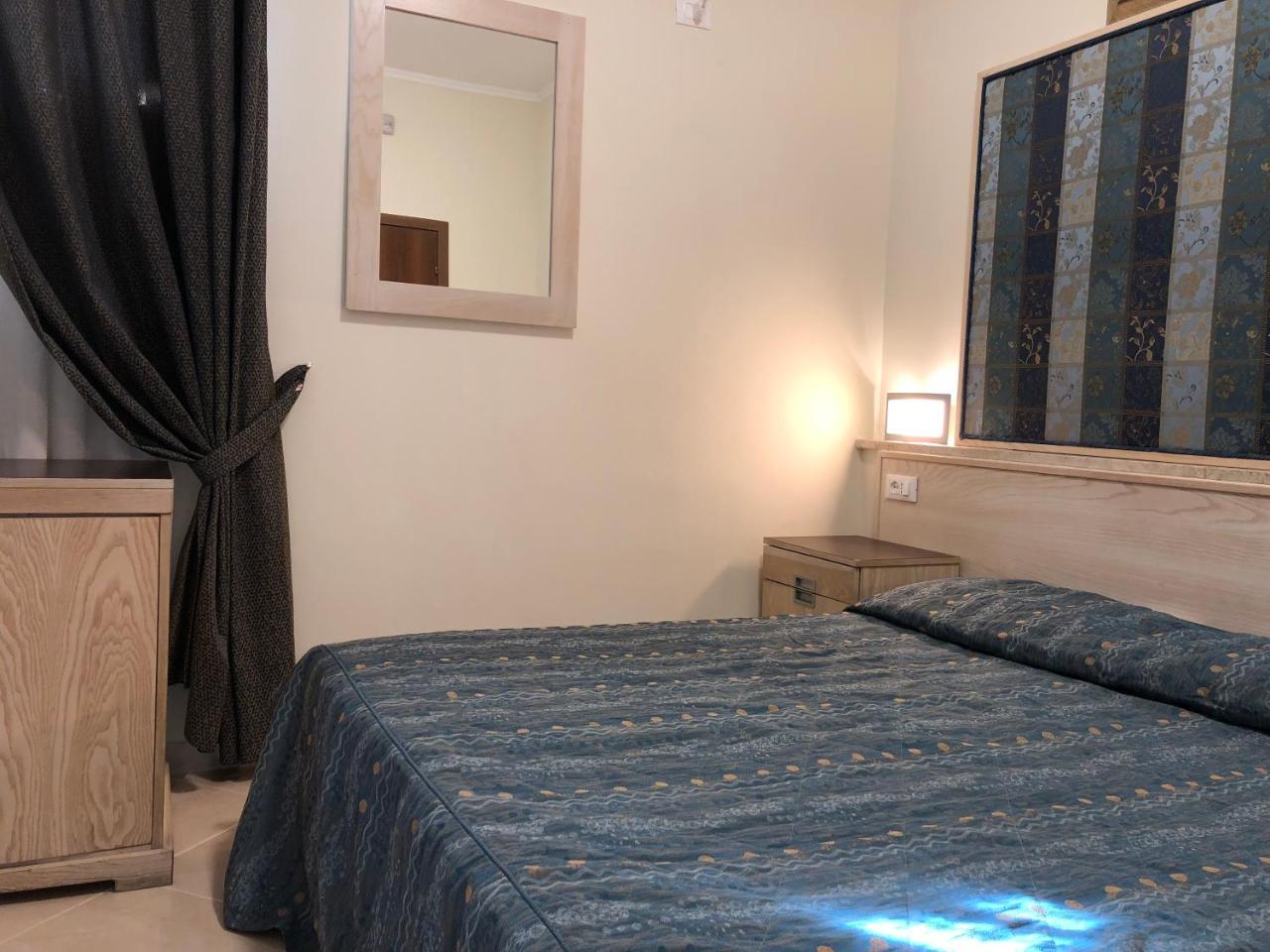 Hotel Chopin Фиумичино Екстериор снимка