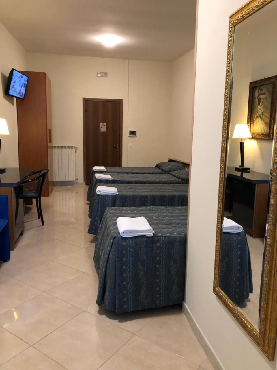 Hotel Chopin Фиумичино Екстериор снимка