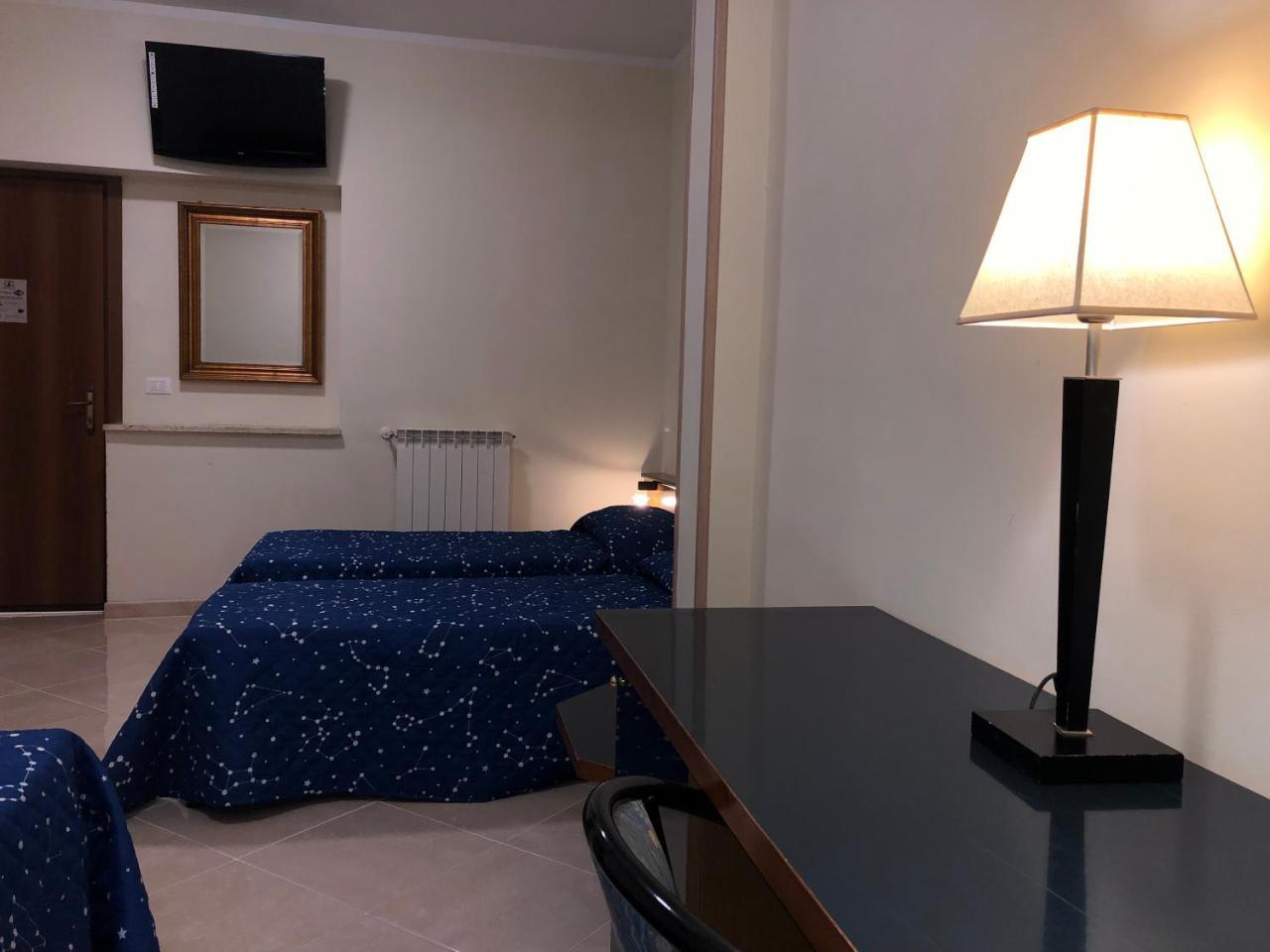 Hotel Chopin Фиумичино Екстериор снимка