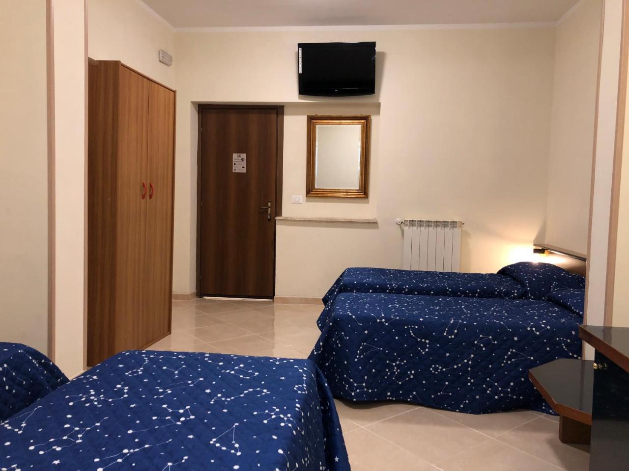 Hotel Chopin Фиумичино Екстериор снимка