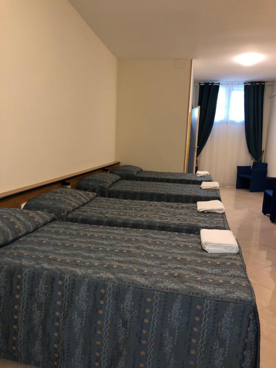 Hotel Chopin Фиумичино Екстериор снимка