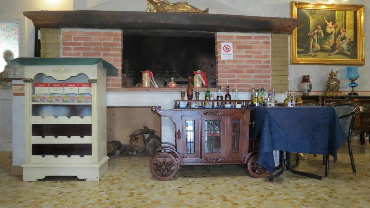 Hotel Chopin Фиумичино Екстериор снимка