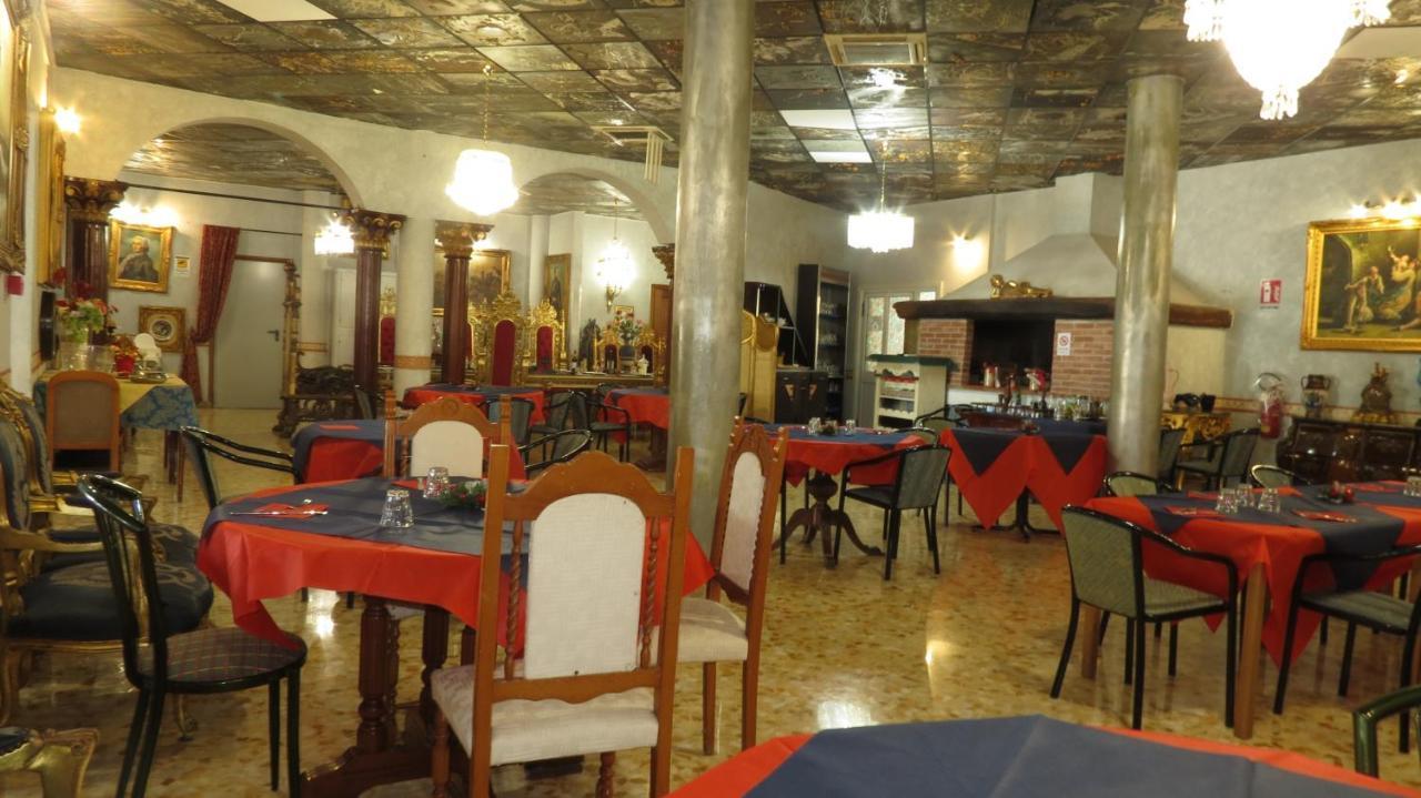 Hotel Chopin Фиумичино Екстериор снимка