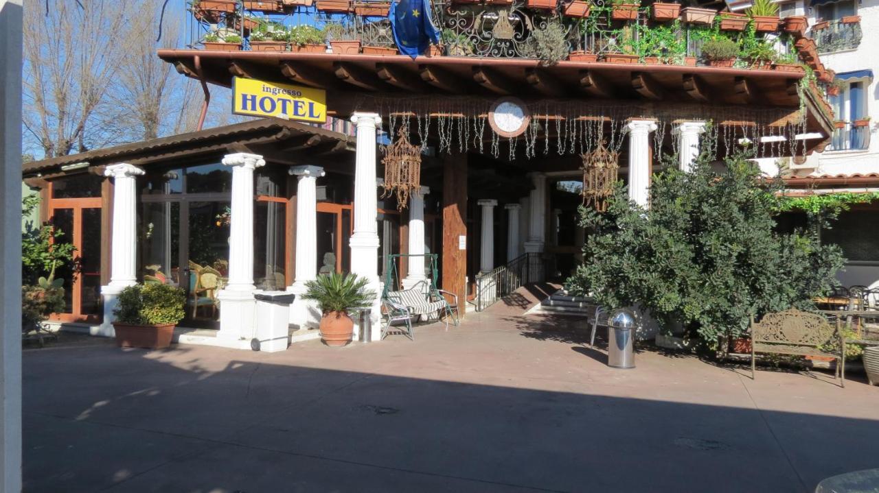 Hotel Chopin Фиумичино Екстериор снимка