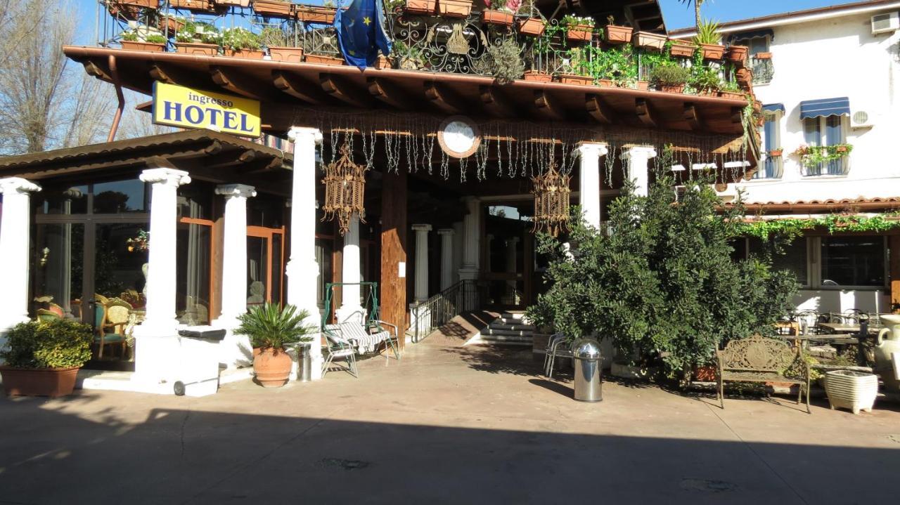 Hotel Chopin Фиумичино Екстериор снимка