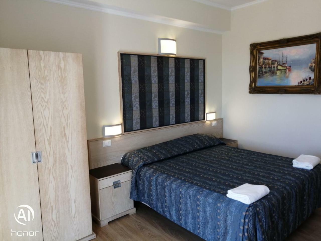 Hotel Chopin Фиумичино Екстериор снимка