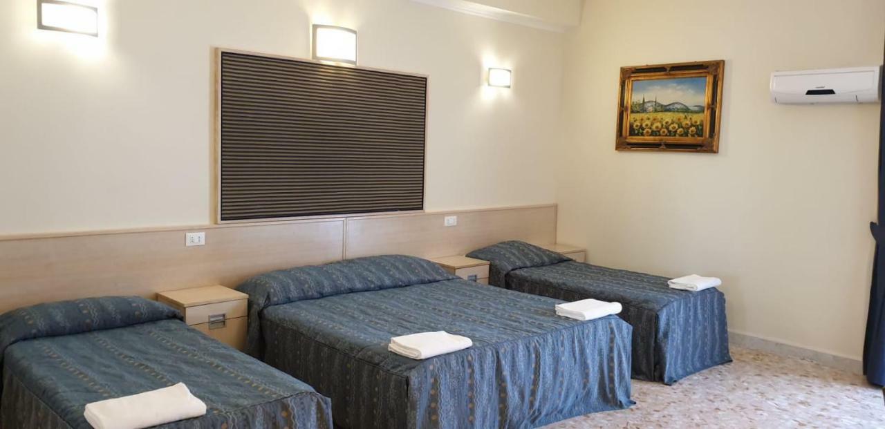 Hotel Chopin Фиумичино Екстериор снимка